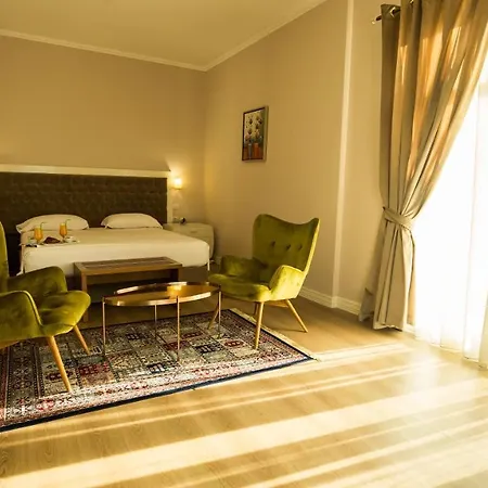 Royal Hill Hotel Vorë