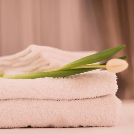 Royal Hill * Vora