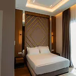 Royal Hill Hotel *
