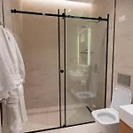 Royal Hill Hotel Vorë