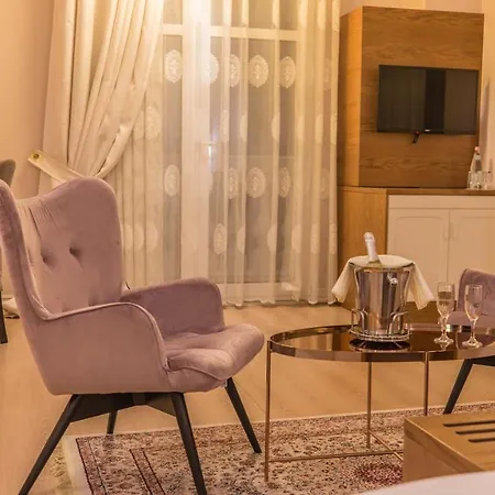 Royal Hill Hotel *