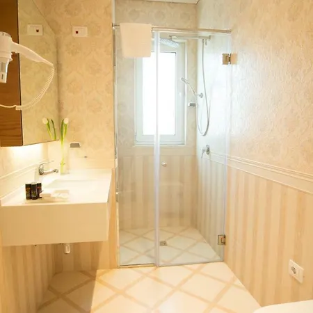 Royal Hill Hotel Tirana
