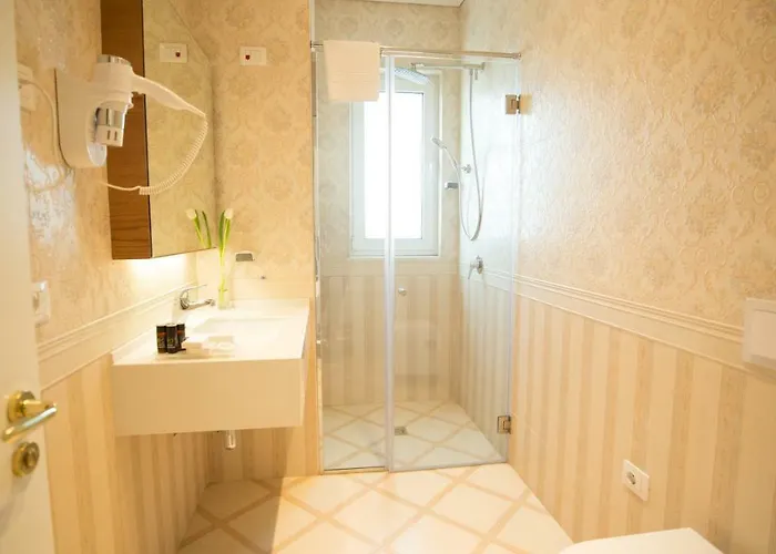 Royal Hill Hotel Vore